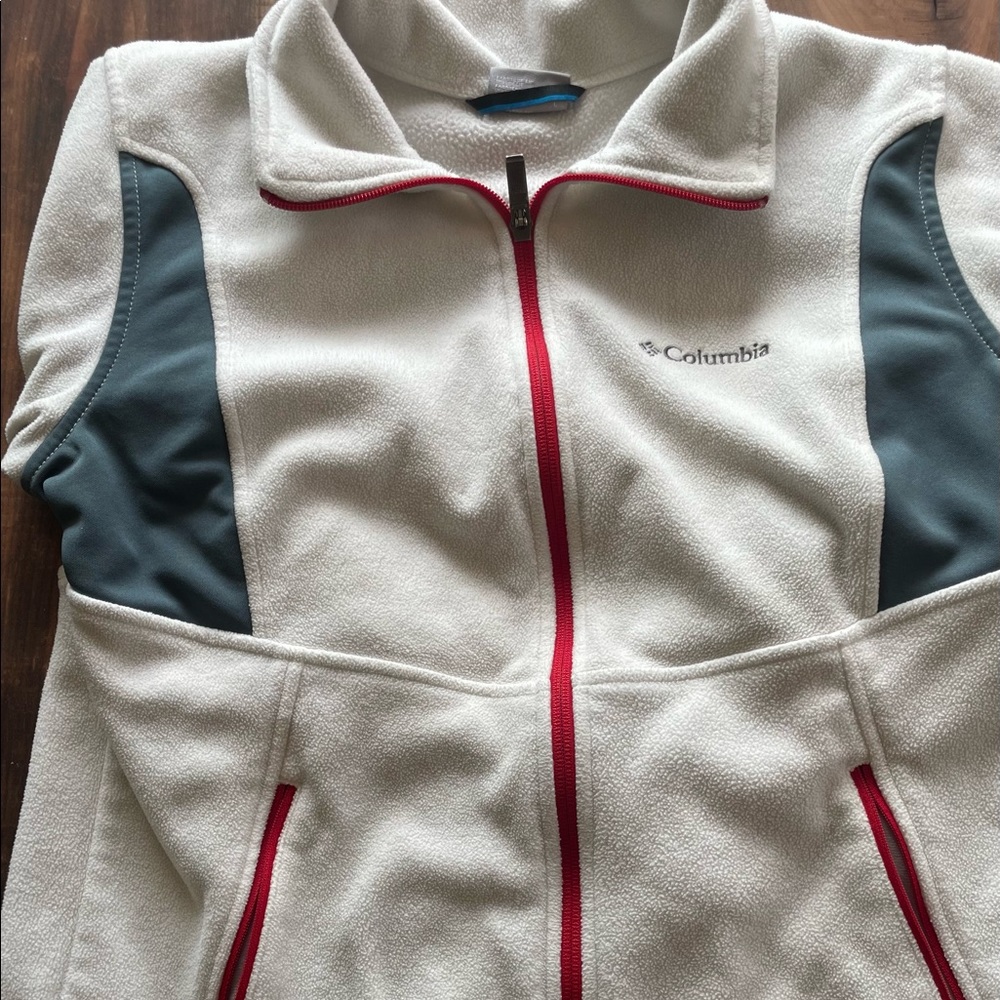 White size large Columbia zip up.